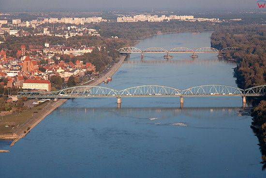 Lotnicze, EU, PL, Kijawsko - Pomorskie. Most drogowy w Toruniu, im. JĂłzefa PiĹ‚sudskiego oraz most kolejowy im. Ernesta Malinowskiego.